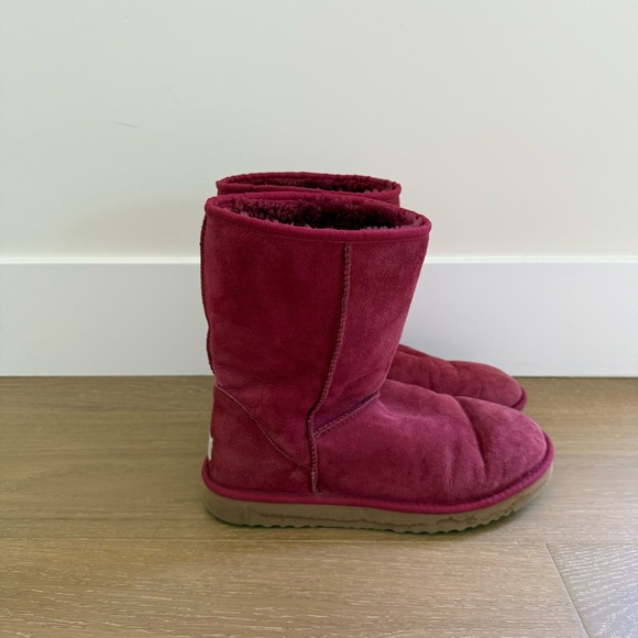 UGG Red Mid Boot - Picture 3 of 7